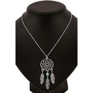 NWT Silver Tone Leaf Necklace